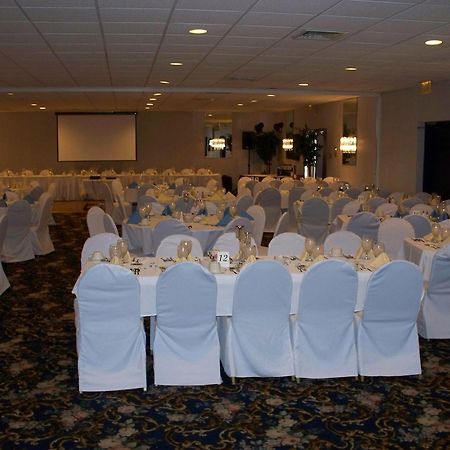 Ramada By Wyndham Watertown Thousand Extérieur photo