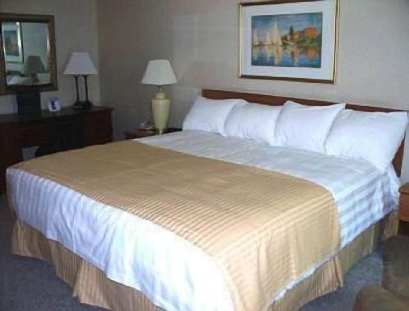 Ramada By Wyndham Watertown Thousand Extérieur photo