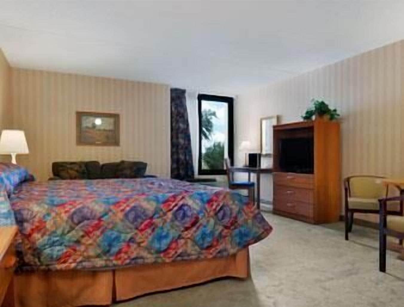 Ramada By Wyndham Watertown Thousand Extérieur photo