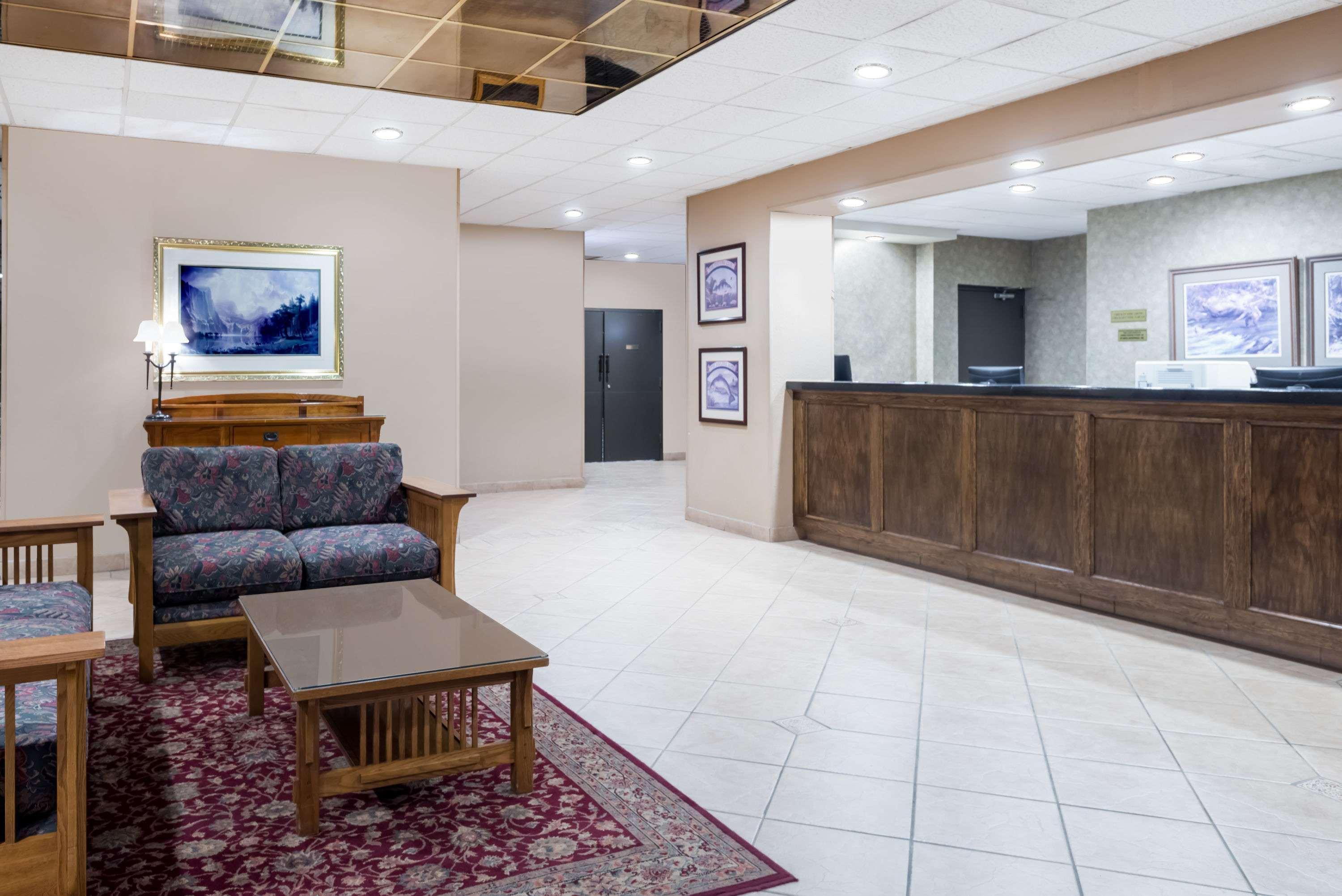 Ramada By Wyndham Watertown Thousand Extérieur photo